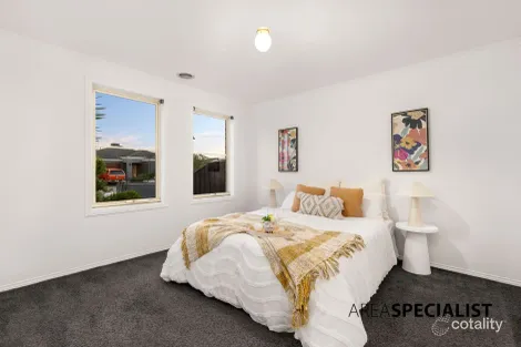 Property photo of 43 Honey Myrtle Way Cranbourne VIC 3977