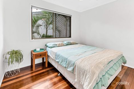 10 Warana Ave, Southport, QLD 4215