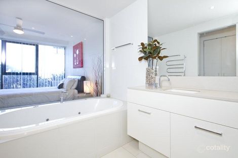 402/230-236 Marine Pde, Labrador, QLD 4215