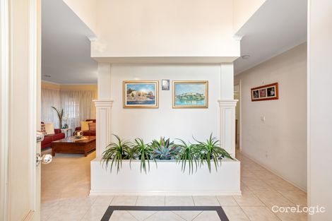 Property photo of 19 York Close Taylors Hill VIC 3037