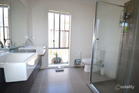 Property photo of 18 Eagle Way Deer Park VIC 3023