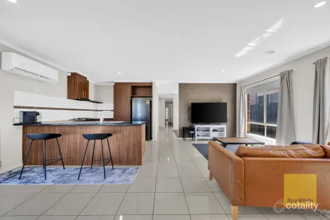 Property photo of 1/14 Stable Drive Truganina VIC 3029