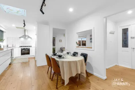 Property photo of 11 Fulham Court Endeavour Hills VIC 3802