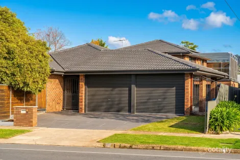 Property photo of 7 Mayfair Drive West Wodonga VIC 3690