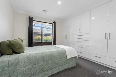 Property photo of 7 Mayfair Drive West Wodonga VIC 3690