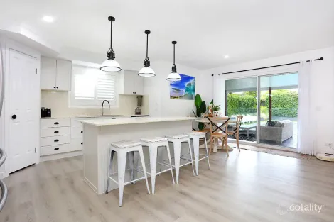 4 Clematis Ave, Hollywell, QLD 4216