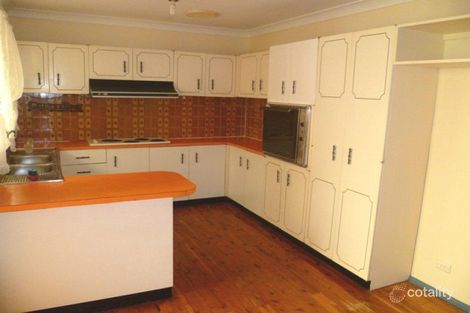 Property photo of 9 Fiona Place Ingleburn NSW 2565