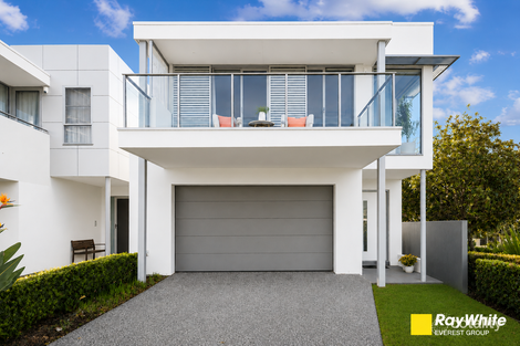 Property photo of 34 Solent Circuit Norwest NSW 2153