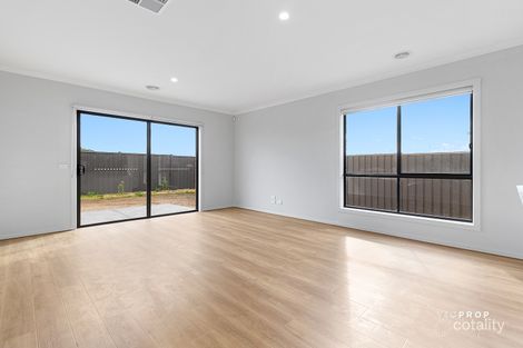 Property photo of 40 Apricot Circuit Tarneit VIC 3029