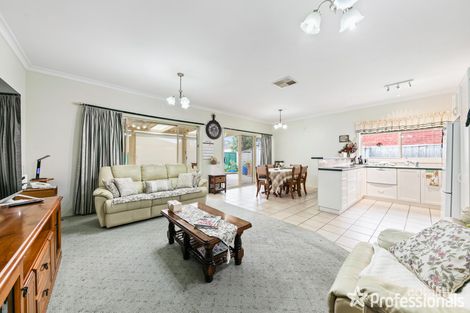 Property photo of 15 Castlemaine Way Caroline Springs VIC 3023