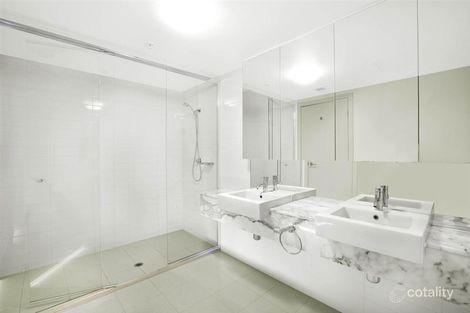 Property photo of 2504/100 Harbour Esplanade Docklands VIC 3008