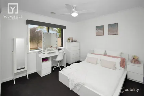 Property photo of 3 Daylesford Crescent Kialla VIC 3631