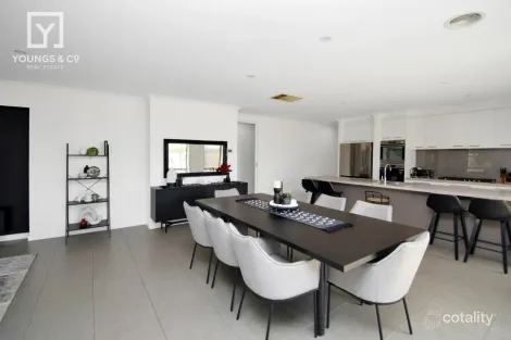 Property photo of 3 Daylesford Crescent Kialla VIC 3631