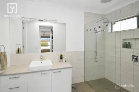 Property photo of 3 Daylesford Crescent Kialla VIC 3631