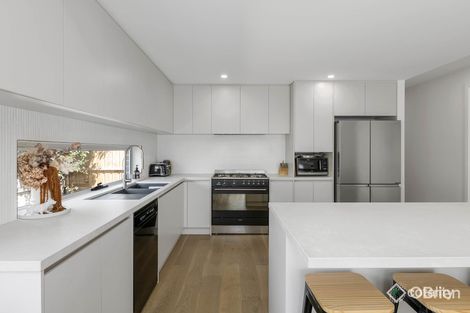 2/16 Manuka Rd, Berwick, VIC 3806