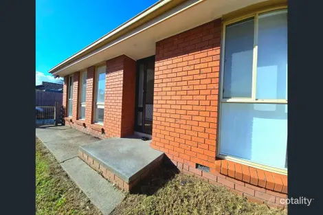 Property photo of 16 Thomas Crescent Cranbourne VIC 3977