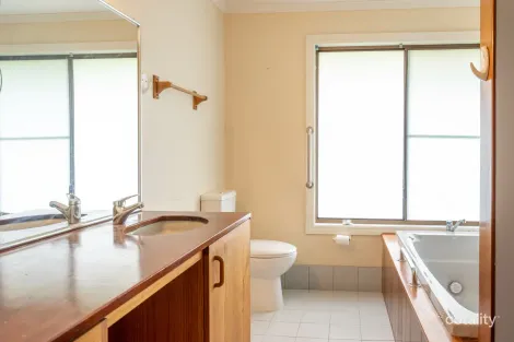 Property photo of 1 Burra Burra Close Ocean Shores NSW 2483