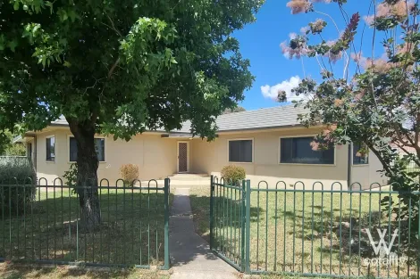 10 Charles St, Blayney, NSW 2799