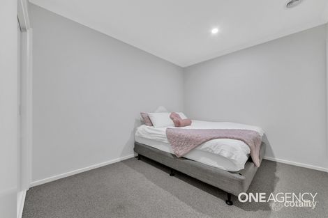 Property photo of 15 Alliance Grove Rockbank VIC 3335