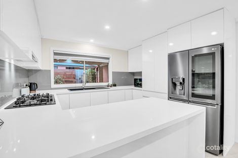 Property photo of 13 Taplin Way Roxburgh Park VIC 3064