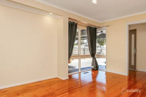 Property photo of 33 East Gateway Wyndham Vale VIC 3024