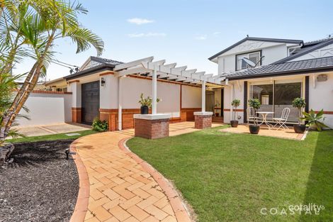 2/68 Bayview St, Runaway Bay, QLD 4216
