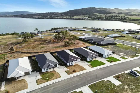 8 Lytham Cres, Midway Point, TAS 7171