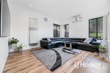 Property photo of 24/103 Army Road Pakenham VIC 3810