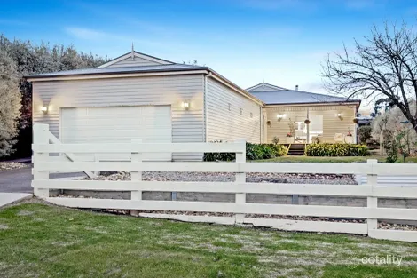 Property photo of 8 Nylander Road Bunyip VIC 3815