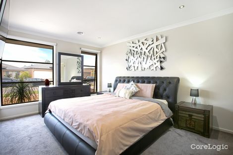 Property photo of 12 Bellsquarry Avenue Cranbourne East VIC 3977