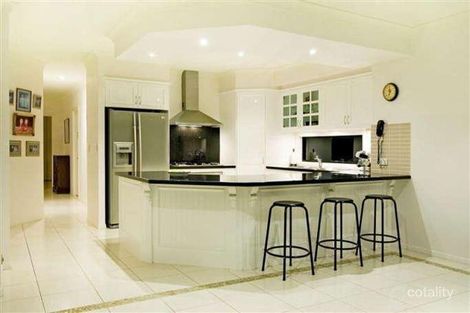 Property photo of 40 Ferrymans Court Helensvale QLD 4212