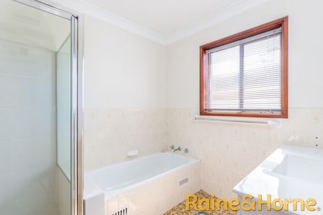 Property photo of 4 Parkland Place Dubbo NSW 2830