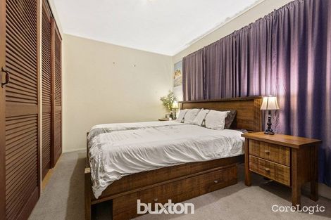 Property photo of 27 Fidge Crescent Breakwater VIC 3219