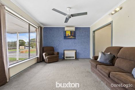 Property photo of 27 Fidge Crescent Breakwater VIC 3219