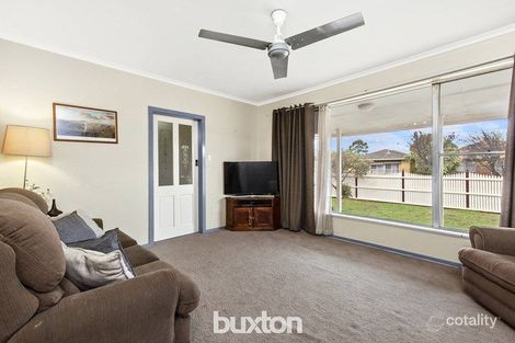 Property photo of 27 Fidge Crescent Breakwater VIC 3219