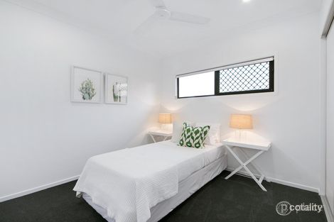 Property photo of 19 Irwin Terrace Oxley QLD 4075