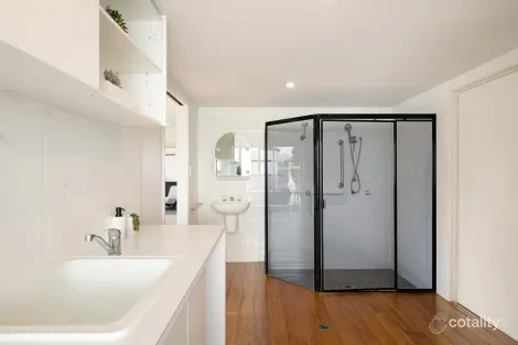 Property photo of 11 Flamingo Broadbeach Waters QLD 4218