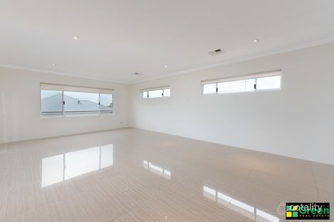 Property photo of 16 Solandri Turn Halls Head WA 6210
