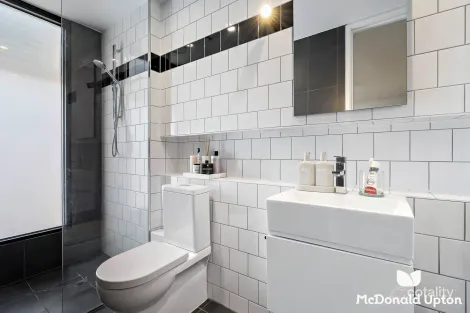 Property photo of 102/324 Pascoe Vale Road Essendon VIC 3040