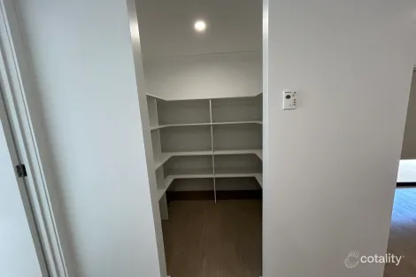 Property photo of 3 Hyde Way Donnybrook VIC 3064