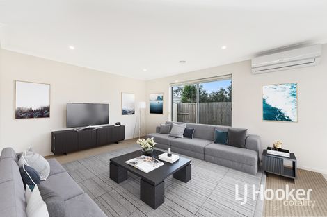 Property photo of 26 Quinella Way Pakenham VIC 3810