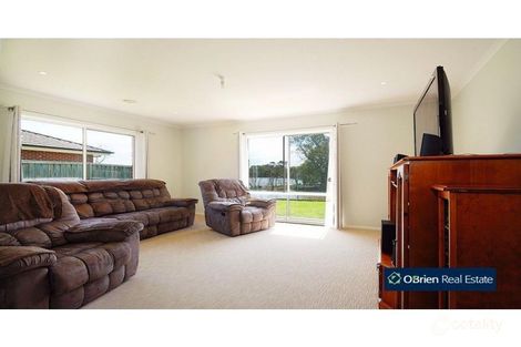 Property photo of 3 Amstel Mews Cranbourne VIC 3977