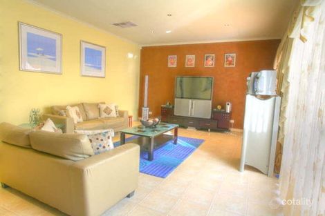 Property photo of 18 Montbrae Circuit Narre Warren North VIC 3804