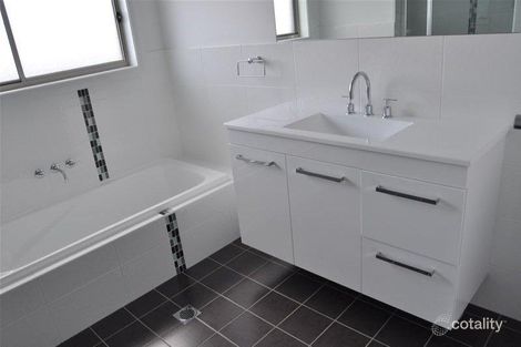 Property photo of 15 Blaxland Drive Llanarth NSW 2795