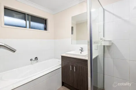 Property photo of 72 Brookbent Road Pallara QLD 4110