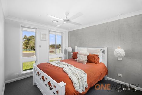 Property photo of 15 Shiraz Place Eschol Park NSW 2558