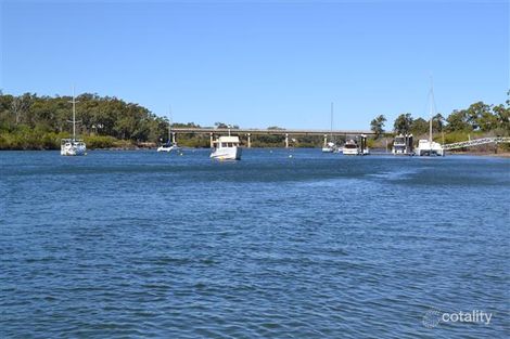 Property photo of 26 Island Esplanade Boyne Island QLD 4680