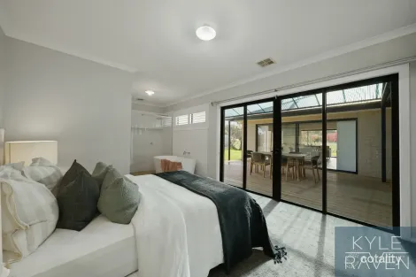 Property photo of 4 Lang Place Oxley VIC 3678