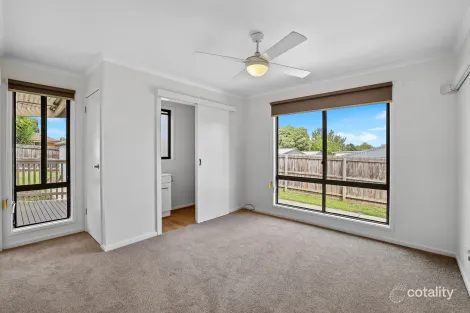 Property photo of 50 Lampard Road Drouin VIC 3818