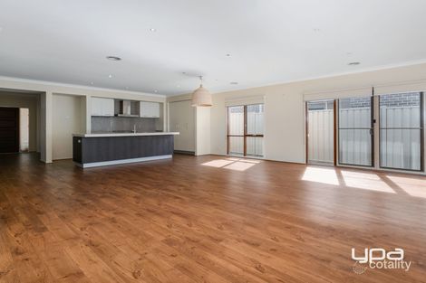 Property photo of 5 Flinders Place Caroline Springs VIC 3023